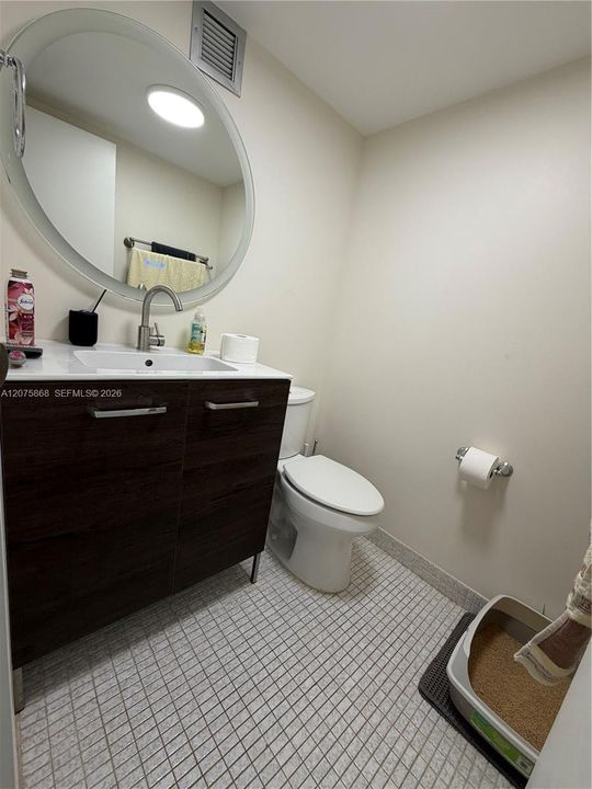 For Rent: $2,100 (2 beds, 1 baths, 924 Square Feet)