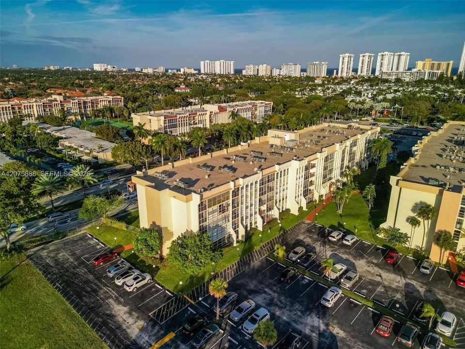 For Rent: $2,100 (2 beds, 1 baths, 924 Square Feet)
