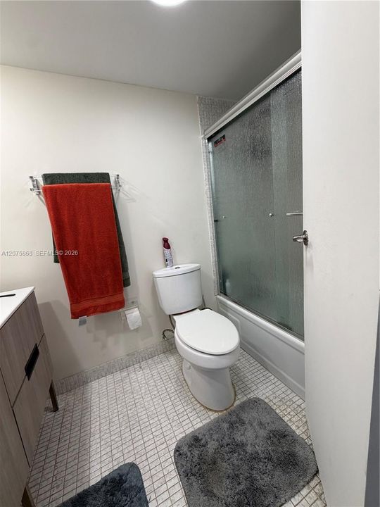For Rent: $2,100 (2 beds, 1 baths, 924 Square Feet)