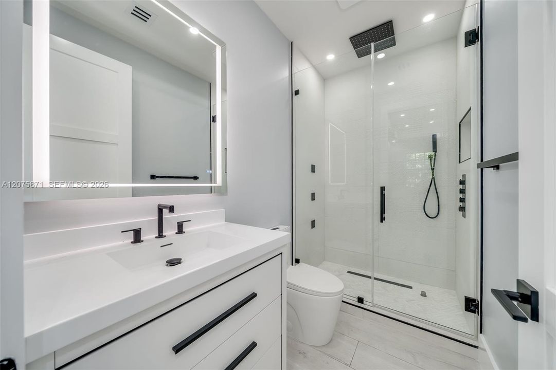 В аренду: $3,695 (3 спален, 2 ванн, 1777 Квадратных фут)