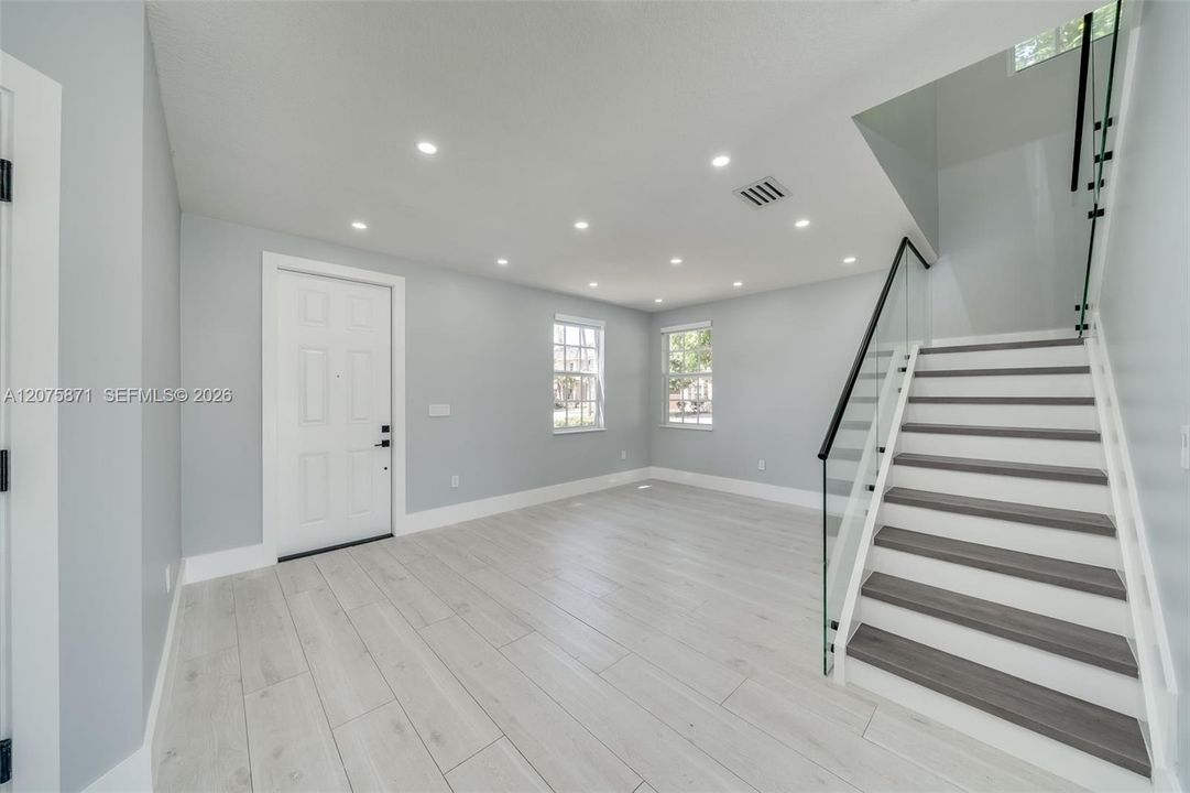 В аренду: $3,695 (3 спален, 2 ванн, 1777 Квадратных фут)