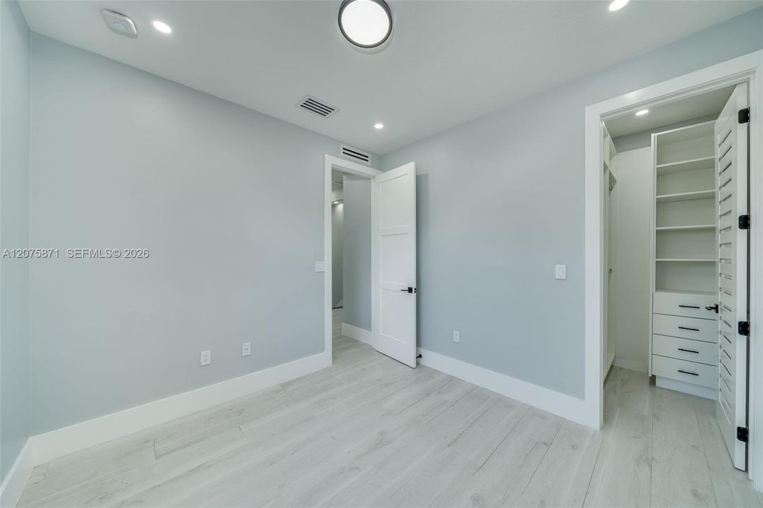 В аренду: $3,695 (3 спален, 2 ванн, 1777 Квадратных фут)
