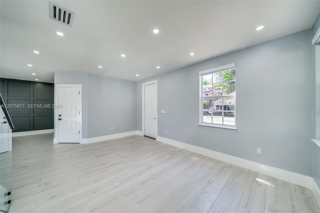 В аренду: $3,695 (3 спален, 2 ванн, 1777 Квадратных фут)