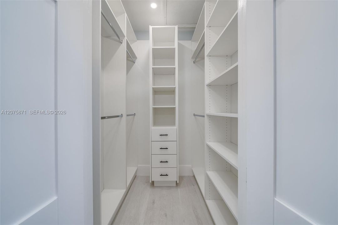 В аренду: $3,695 (3 спален, 2 ванн, 1777 Квадратных фут)