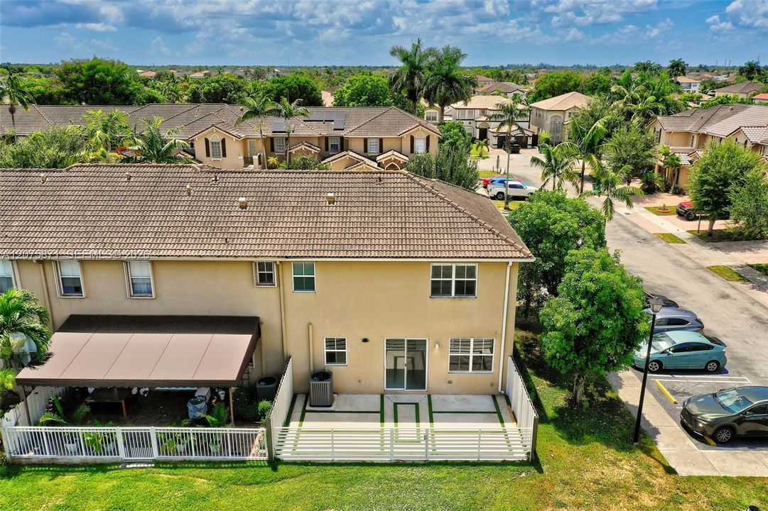 В аренду: $3,695 (3 спален, 2 ванн, 1777 Квадратных фут)