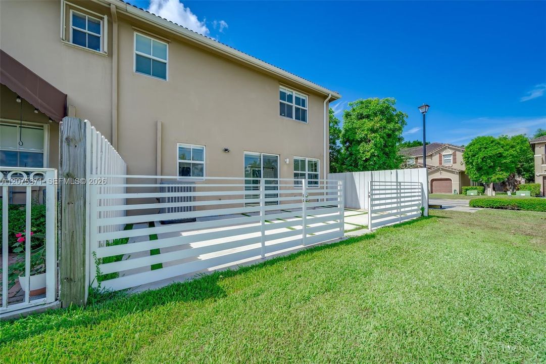 В аренду: $3,695 (3 спален, 2 ванн, 1777 Квадратных фут)