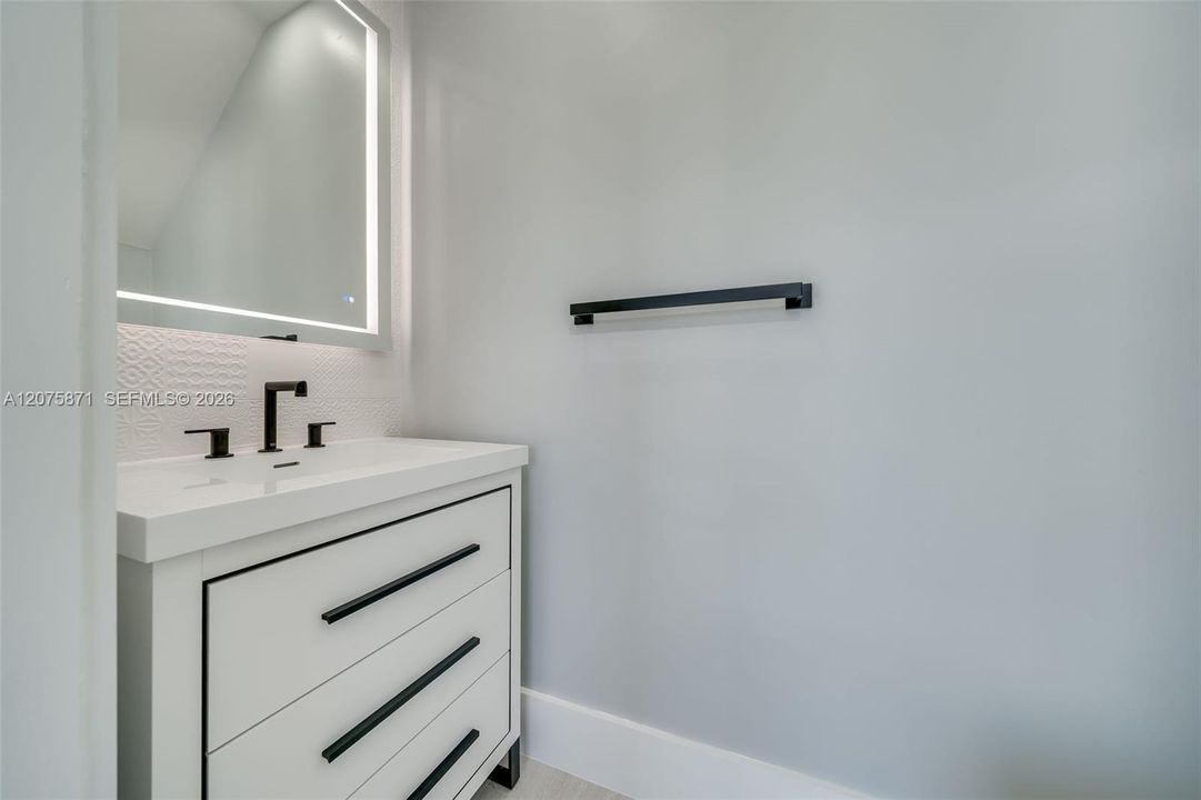 В аренду: $3,695 (3 спален, 2 ванн, 1777 Квадратных фут)