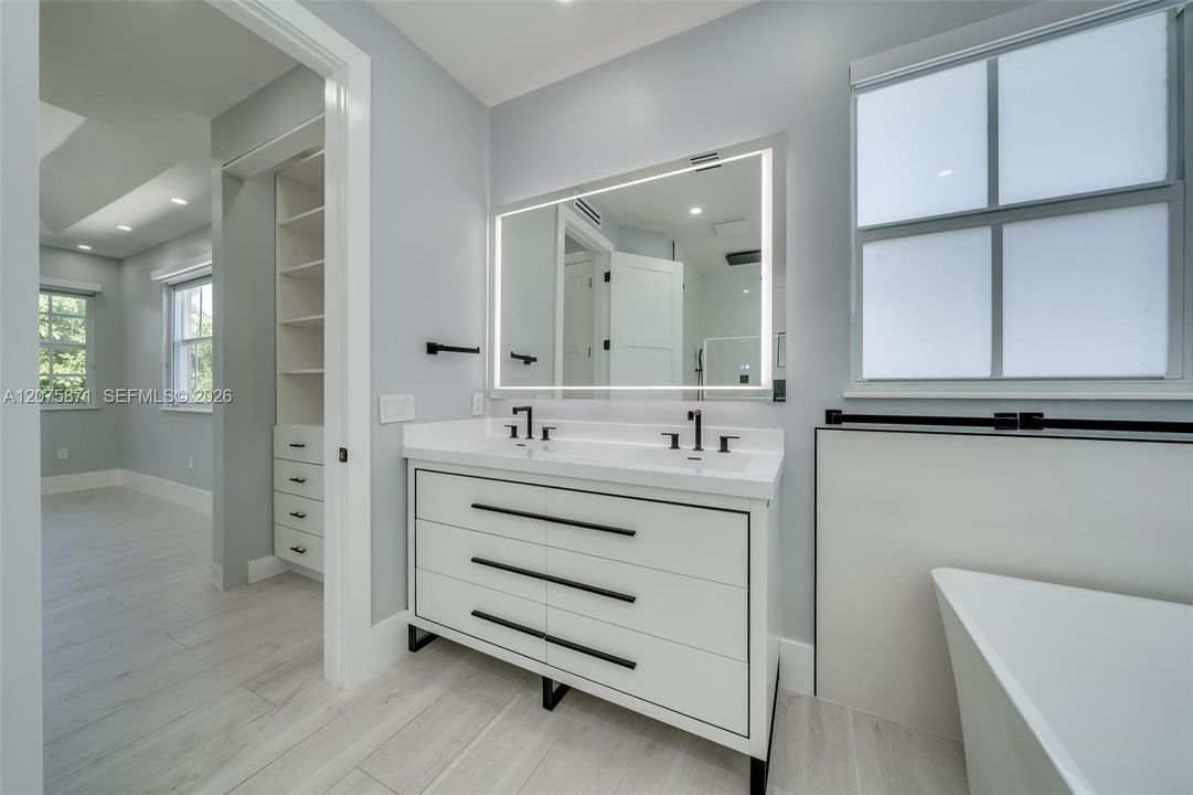 В аренду: $3,695 (3 спален, 2 ванн, 1777 Квадратных фут)