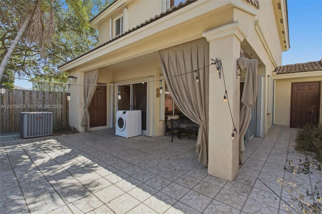 For Sale: $515,000 (3 beds, 2 baths, 1667 Square Feet)