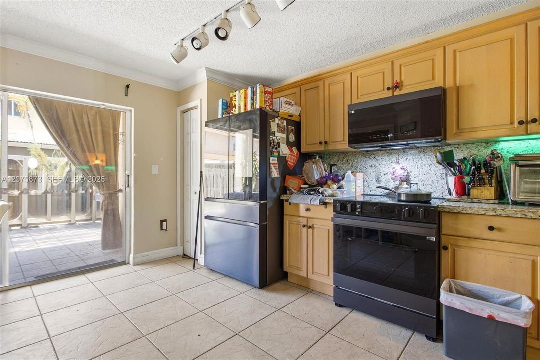 For Sale: $515,000 (3 beds, 2 baths, 1667 Square Feet)