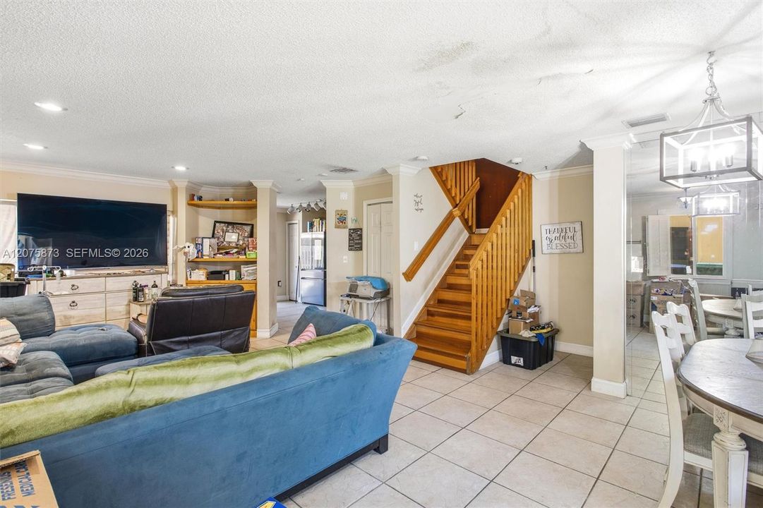 For Sale: $515,000 (3 beds, 2 baths, 1667 Square Feet)
