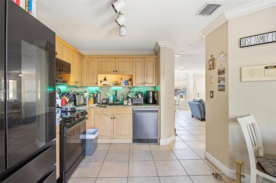For Sale: $515,000 (3 beds, 2 baths, 1667 Square Feet)