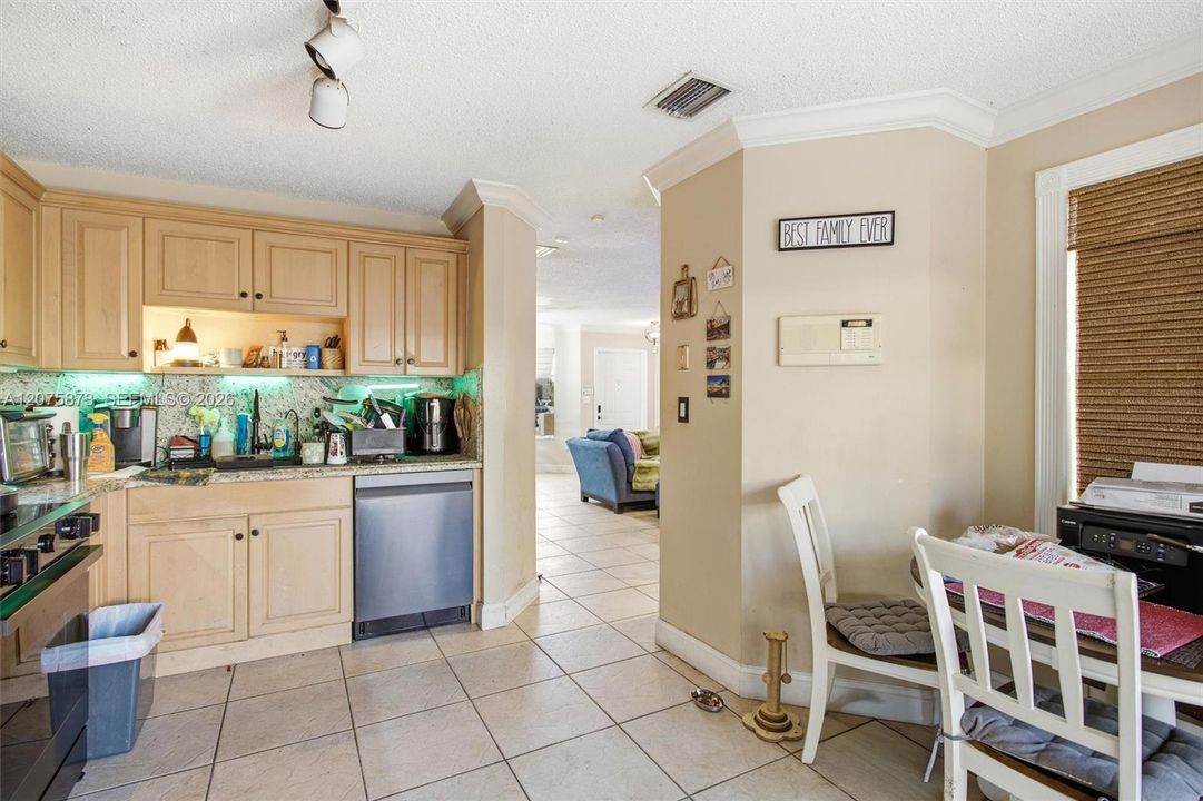 For Sale: $515,000 (3 beds, 2 baths, 1667 Square Feet)