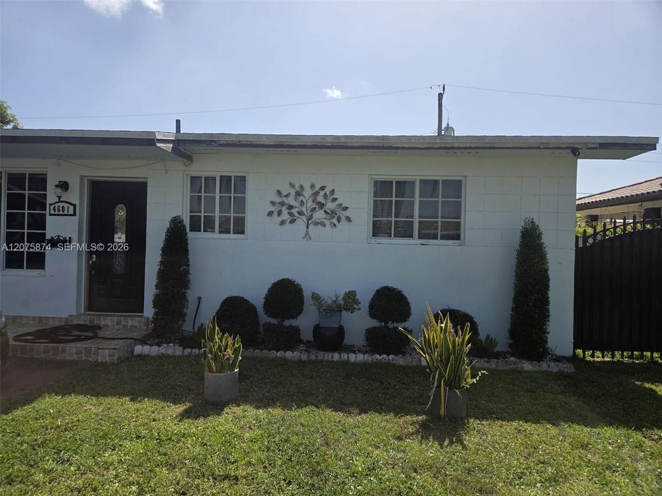En Venta: $620,000 (3 camas, 2 baños, 1123 Pies cuadrados)
