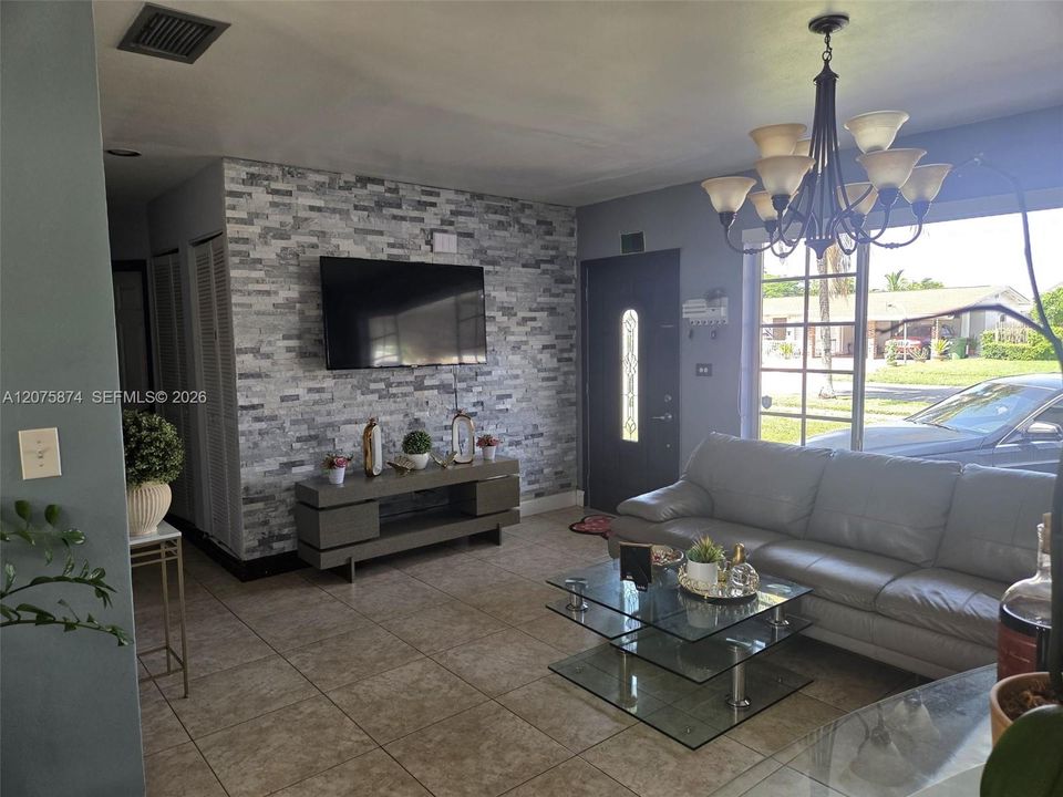 En Venta: $620,000 (3 camas, 2 baños, 1123 Pies cuadrados)