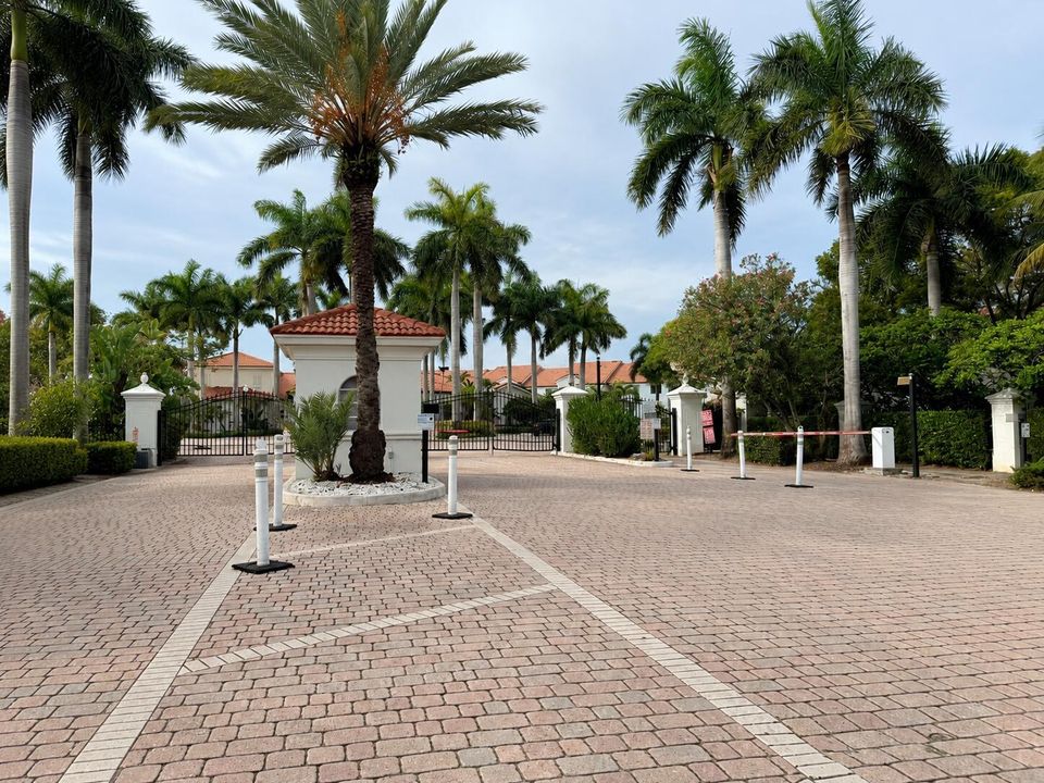Gate