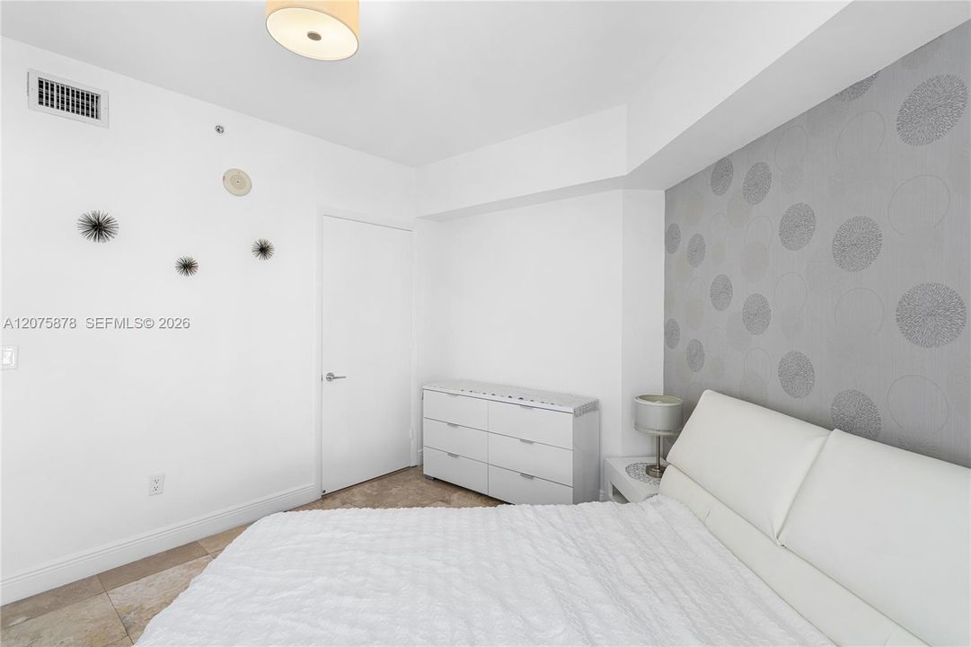 For Rent: $4,200 (2 beds, 2 baths, 1030 Square Feet)
