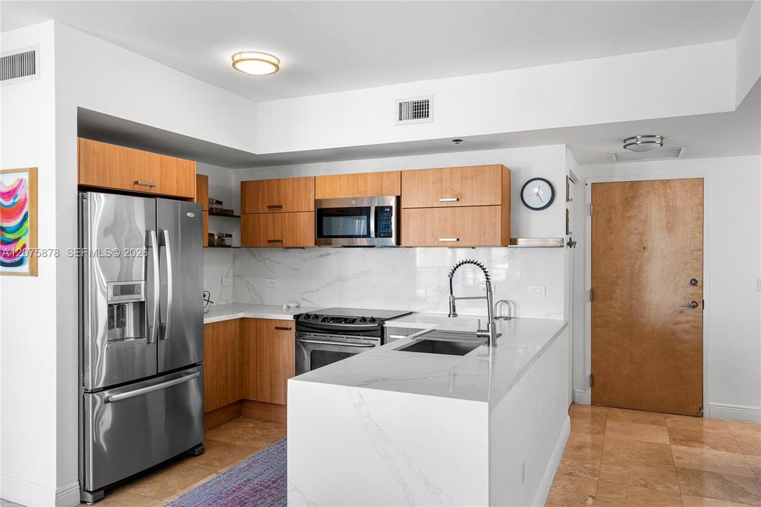 For Rent: $4,200 (2 beds, 2 baths, 1030 Square Feet)