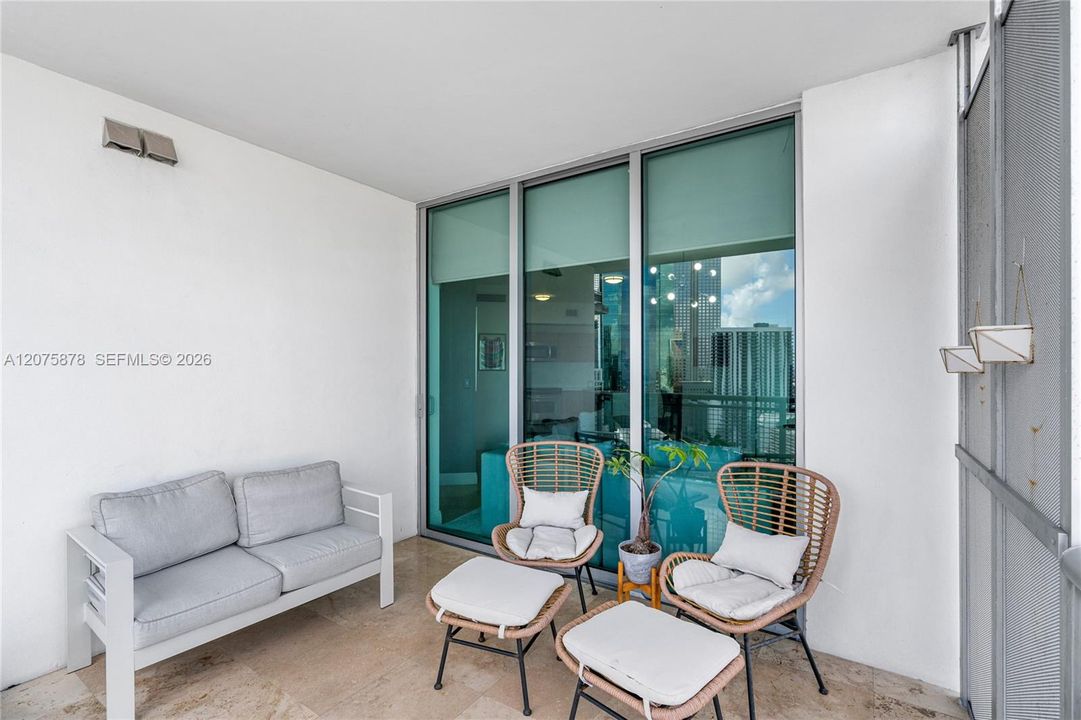 For Rent: $4,200 (2 beds, 2 baths, 1030 Square Feet)