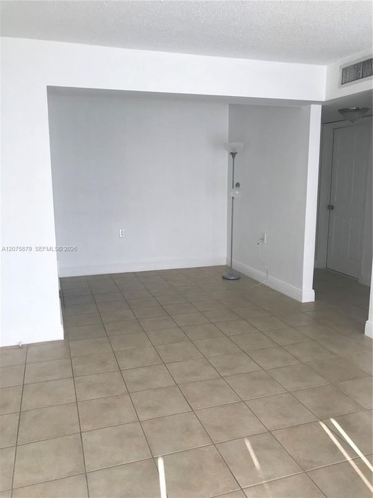 For Rent: $1,750 (1 beds, 1 baths, 648 Square Feet)