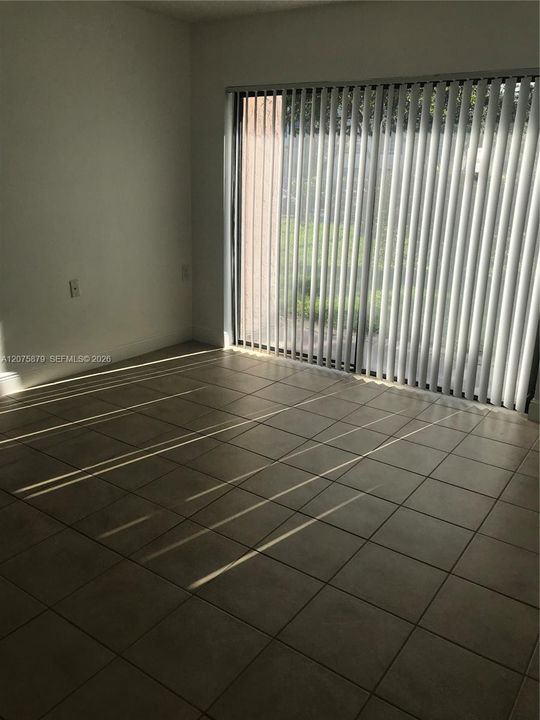 For Rent: $1,750 (1 beds, 1 baths, 648 Square Feet)