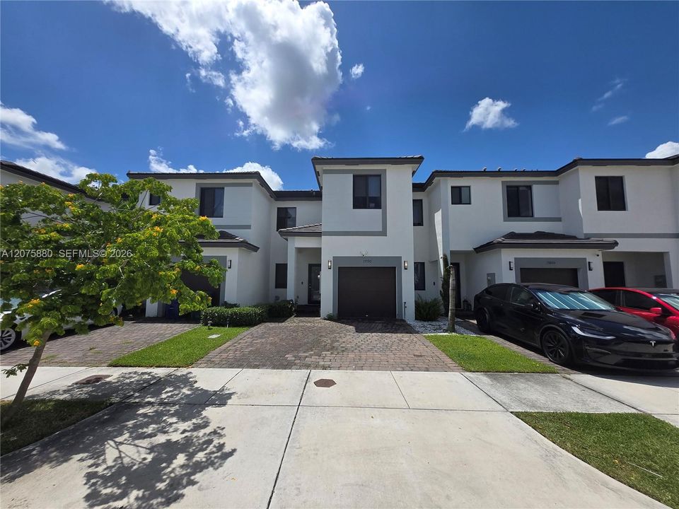 For Rent: $3,300 (3 beds, 2 baths, 1824 Square Feet)