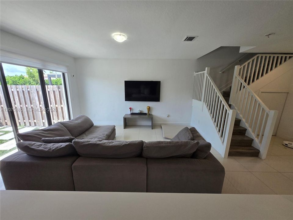 For Rent: $3,300 (3 beds, 2 baths, 1824 Square Feet)
