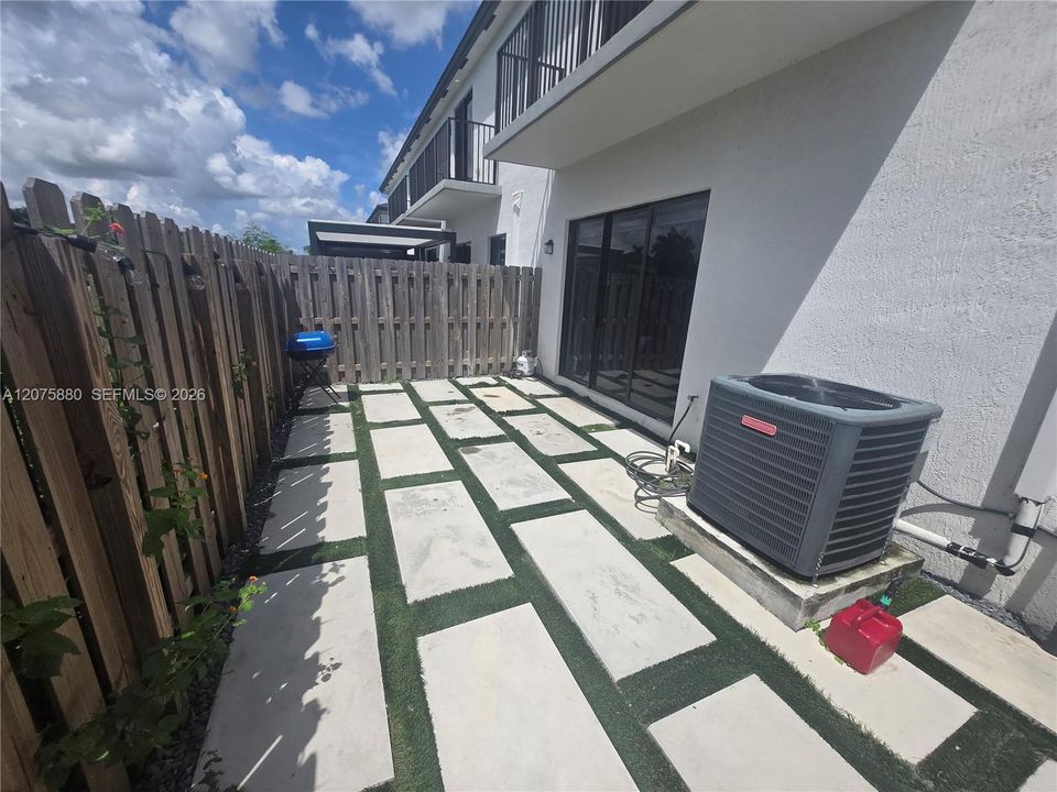 For Rent: $3,300 (3 beds, 2 baths, 1824 Square Feet)