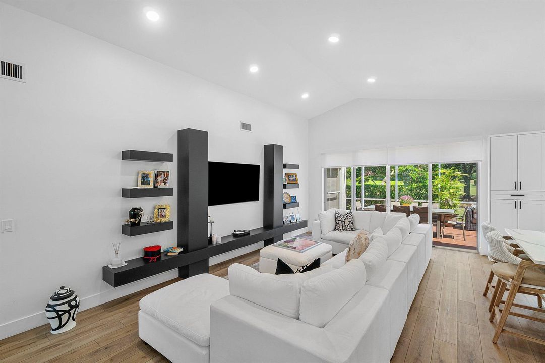 014-7164ViaPalomar-BocaRaton-FL-33433-SM