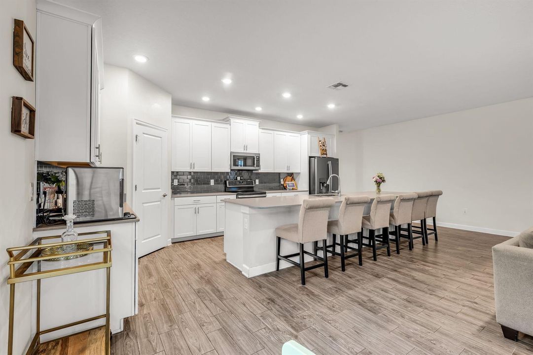 7-web-or-mls-12175ImaginaryWay-7