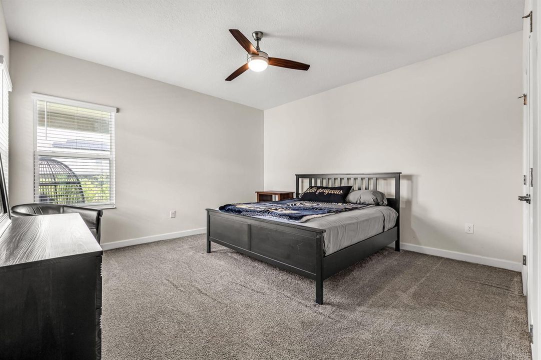49-web-or-mls-12175ImaginaryWay-47