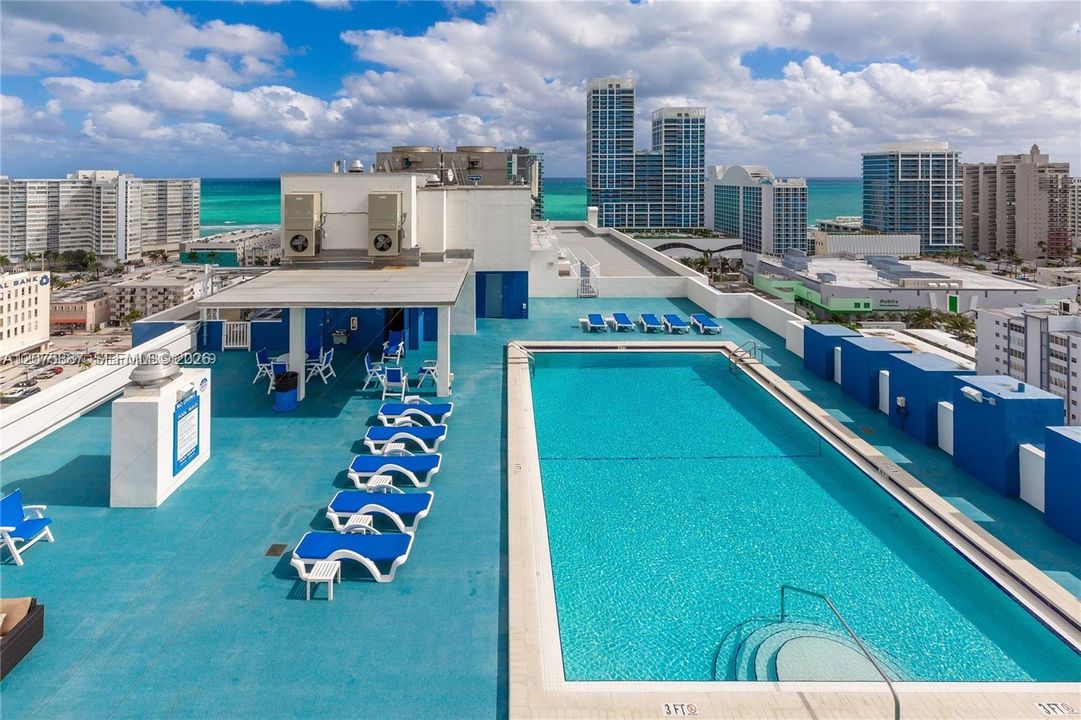 For Rent: $2,450 (1 beds, 1 baths, 922 Square Feet)