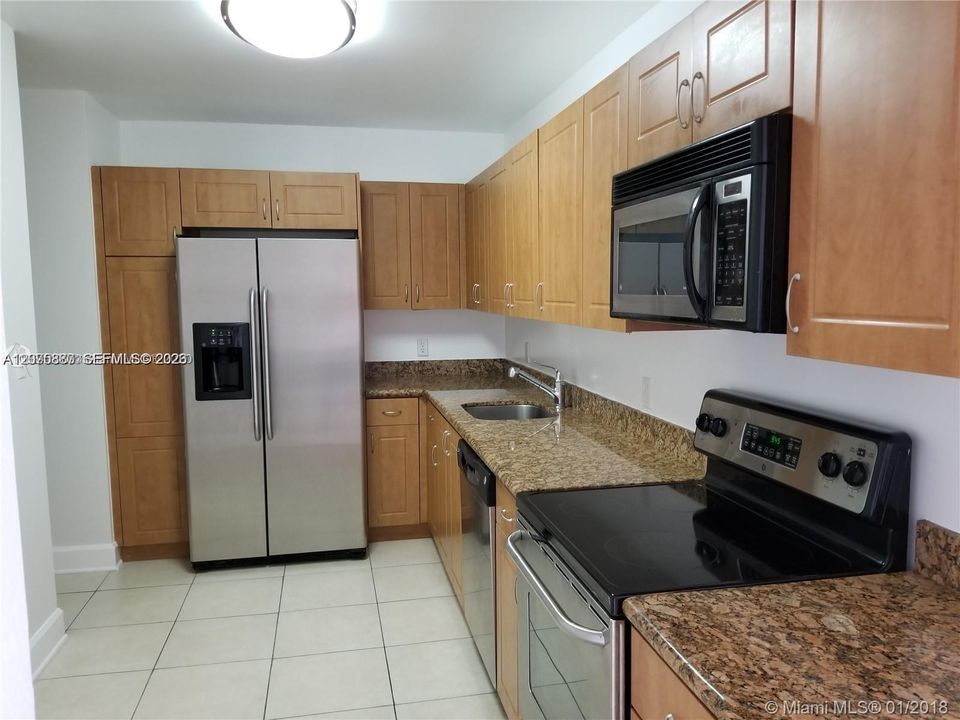 For Rent: $2,450 (1 beds, 1 baths, 922 Square Feet)