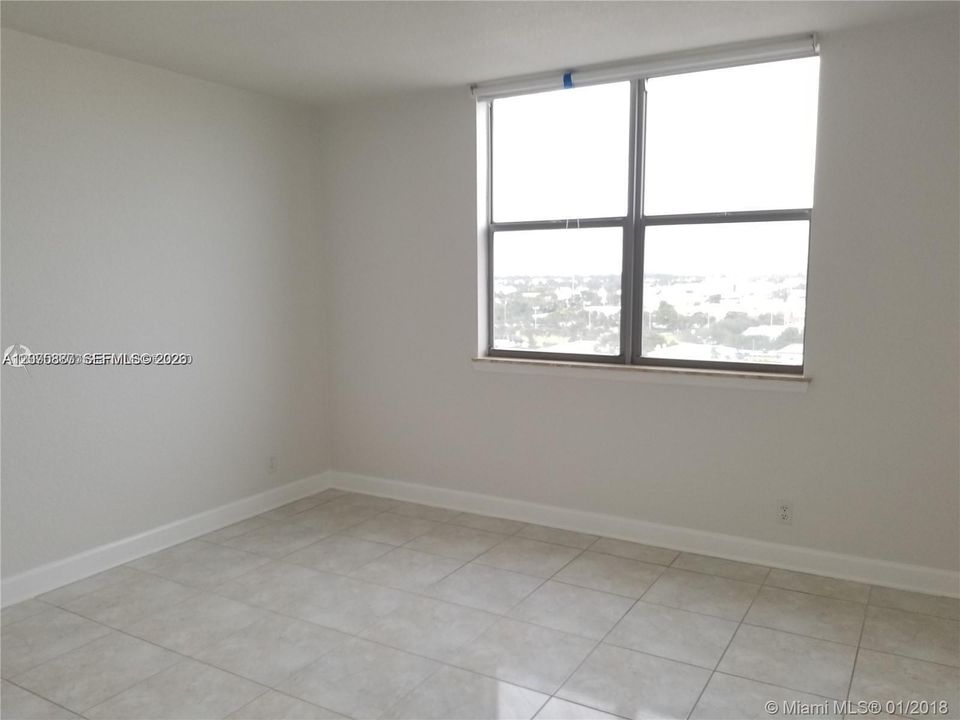 For Rent: $2,450 (1 beds, 1 baths, 922 Square Feet)