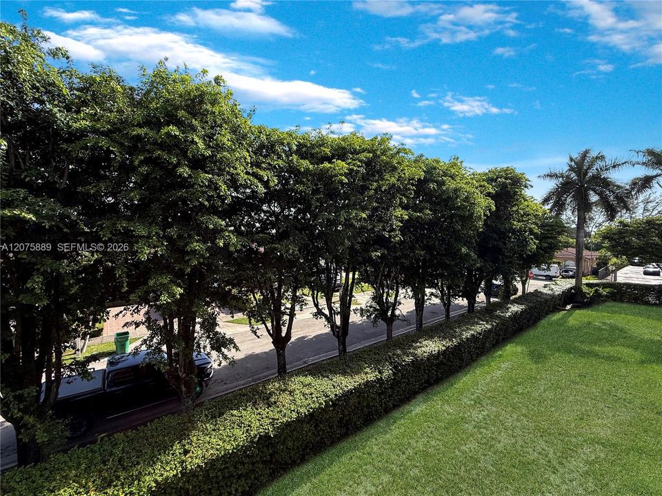 For Rent: $2,500 (2 beds, 2 baths, 893 Square Feet)