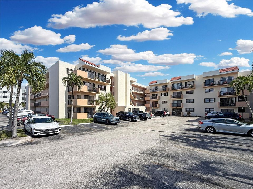 For Rent: $2,500 (2 beds, 2 baths, 893 Square Feet)