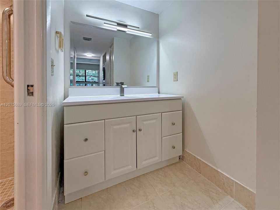 For Rent: $2,500 (2 beds, 2 baths, 893 Square Feet)