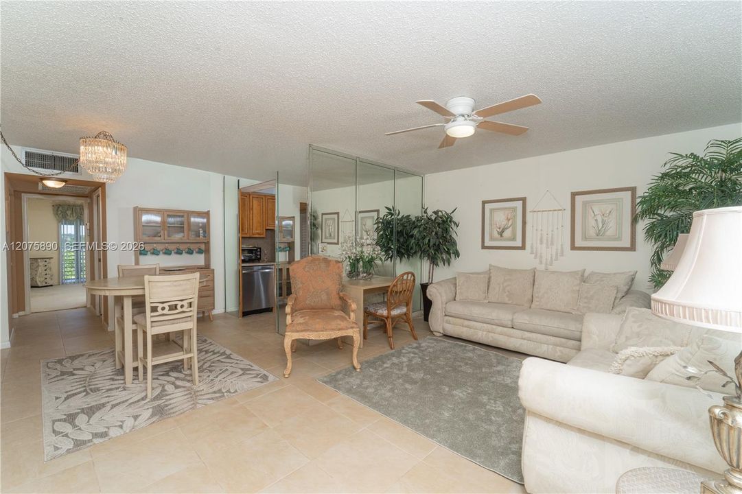 For Sale: $120,000 (1 beds, 1 baths, 798 Square Feet)