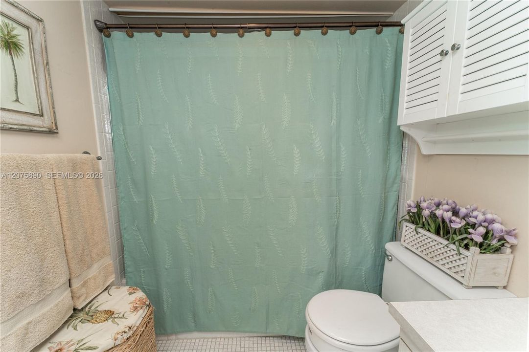 For Sale: $120,000 (1 beds, 1 baths, 798 Square Feet)