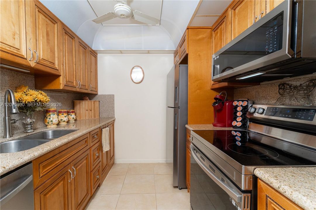 For Sale: $120,000 (1 beds, 1 baths, 798 Square Feet)