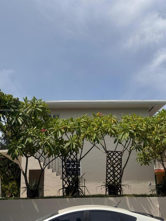 For Rent: $1,650 (1 beds, 1 baths, 605 Square Feet)