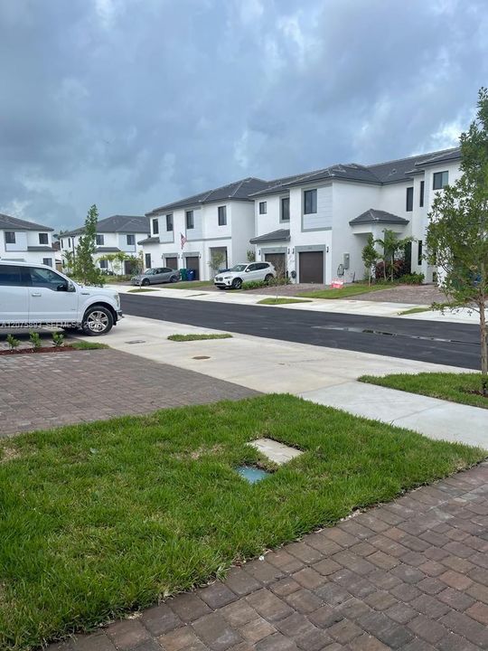 For Rent: $3,399 (3 beds, 3 baths, 1824 Square Feet)