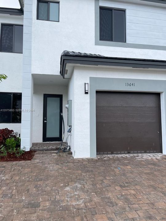 For Rent: $3,399 (3 beds, 3 baths, 1824 Square Feet)