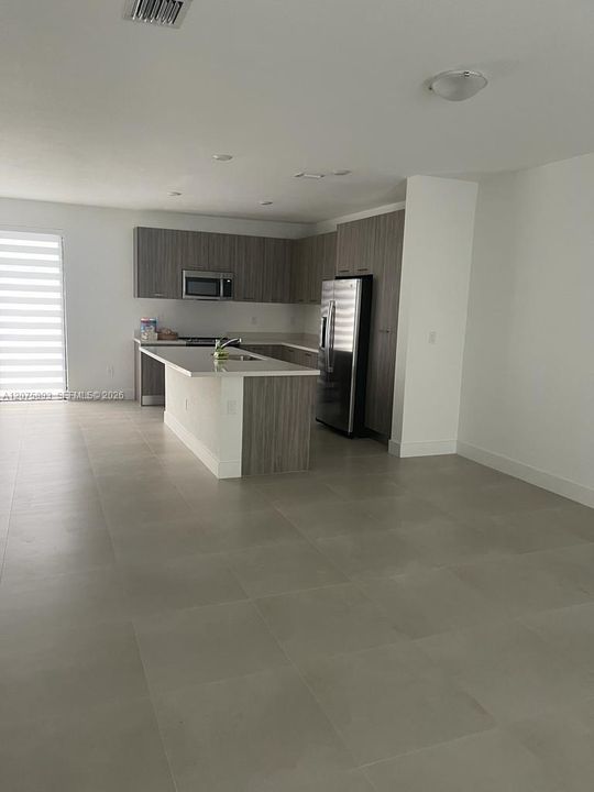 For Rent: $3,399 (3 beds, 3 baths, 1824 Square Feet)