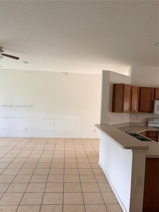 En Venta: $330,000 (3 camas, 2 baños, 1877 Pies cuadrados)