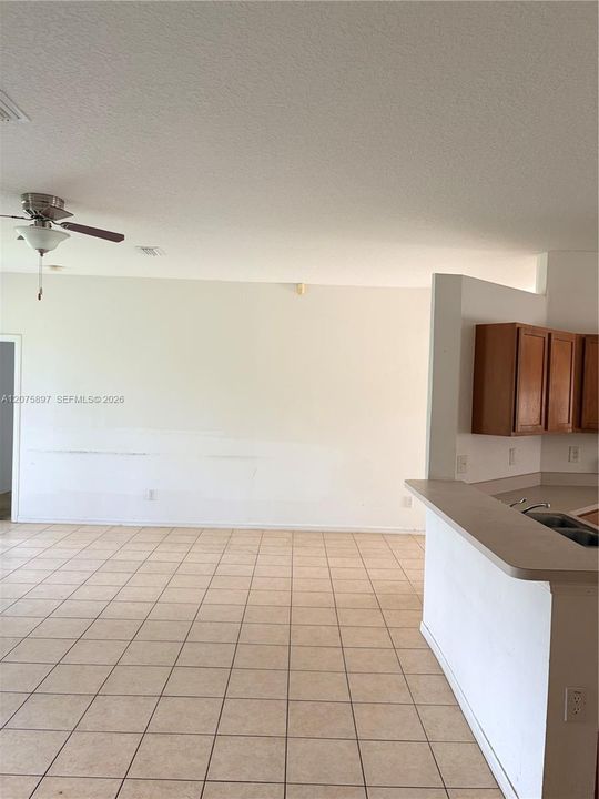 En Venta: $330,000 (3 camas, 2 baños, 1877 Pies cuadrados)
