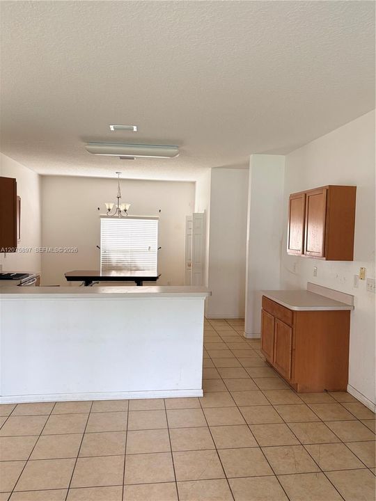En Venta: $330,000 (3 camas, 2 baños, 1877 Pies cuadrados)