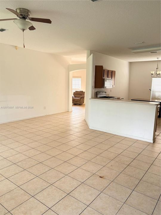 En Venta: $330,000 (3 camas, 2 baños, 1877 Pies cuadrados)