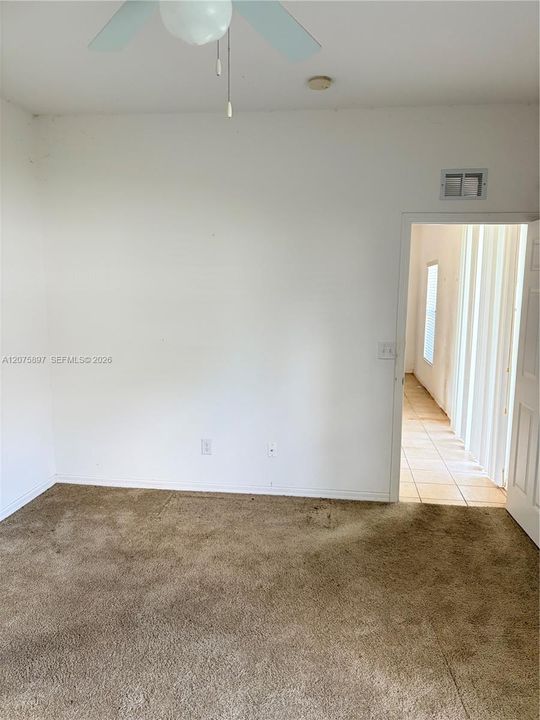 En Venta: $330,000 (3 camas, 2 baños, 1877 Pies cuadrados)