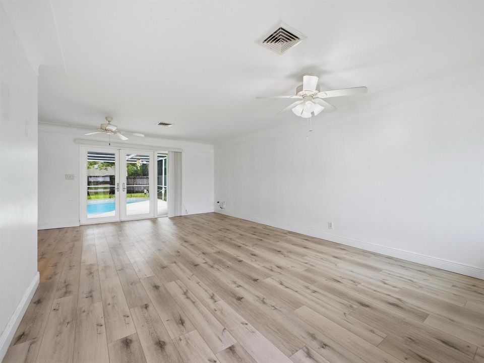 Living/dining room